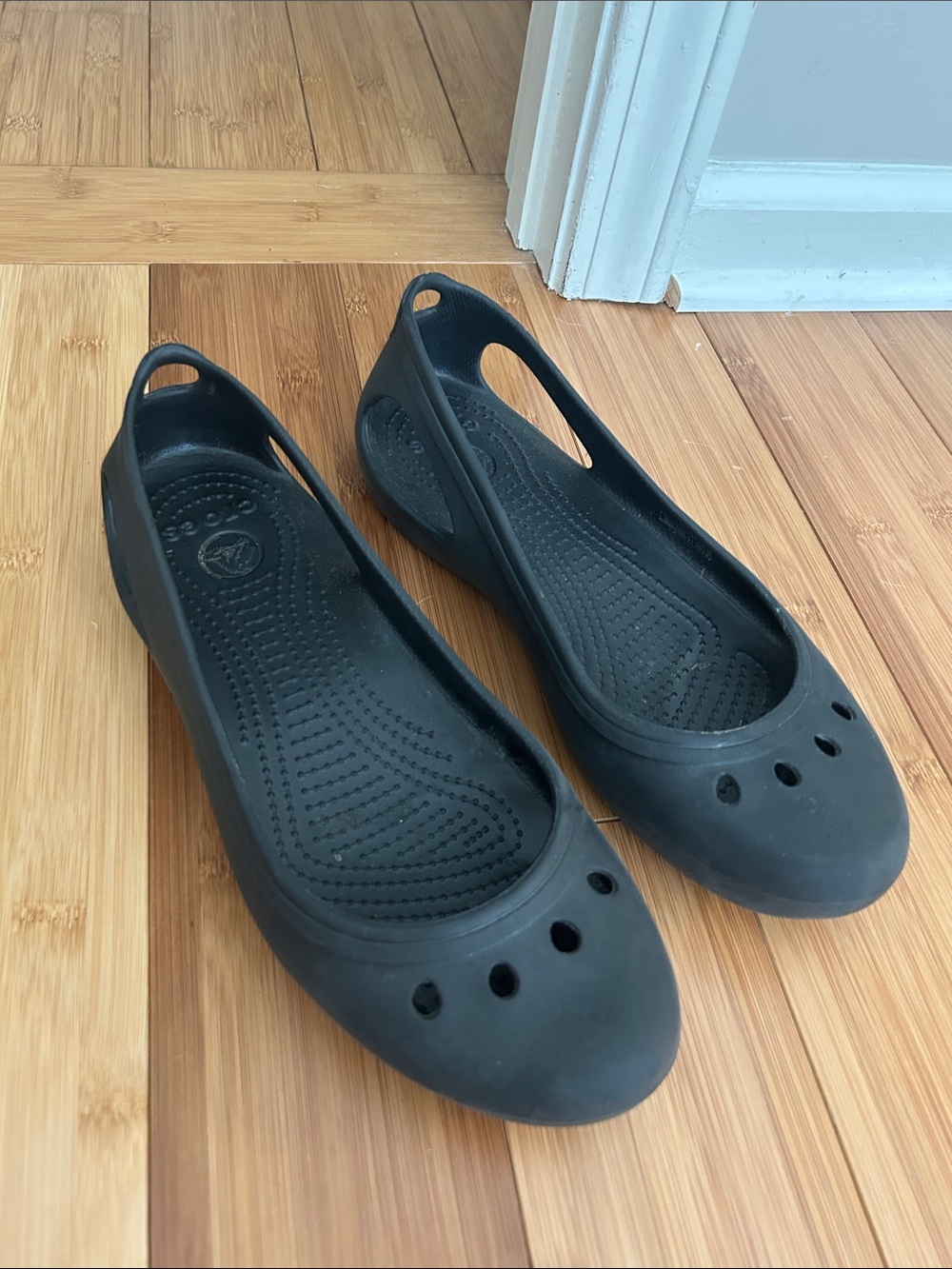 CROCS Women's Black Slip-On Ballet Flats Mary Jane - Picture 5 of 5